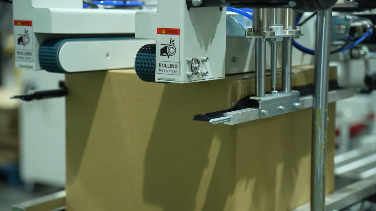 12 Automatically seal boxes 12 बक्सों को स्वचालित रूप से सील करें