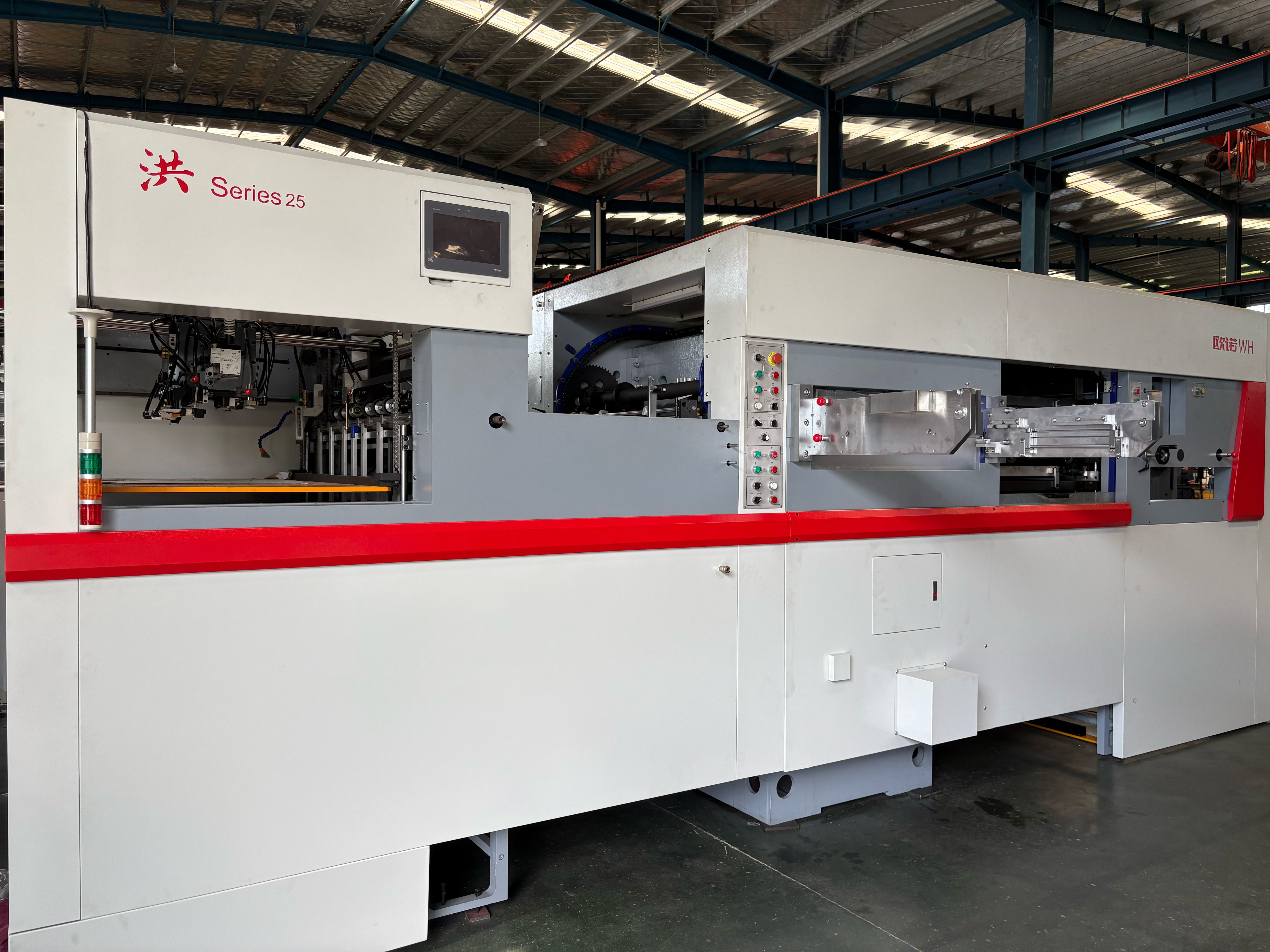 स्वचालित हॉट फ़ॉइल स्टैम्पिंग और डाई कटिंग मशीन